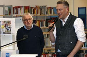 Fesseln bei ihrem Vortrag in der Bücherei: Wolfgang Heitner und Jörg Schlenker in der Stadtbibliothek Villingen-Schwenningen. Foto: Renate Zährl