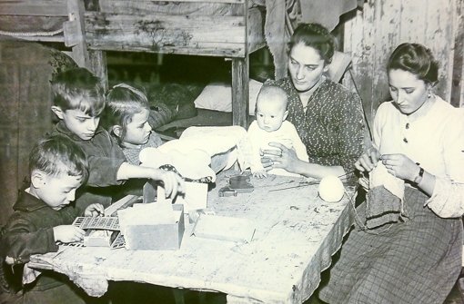 Mütter und Kinder im Flüchtlingsheim Schlotwiese anno 1947. Foto: HdGBW