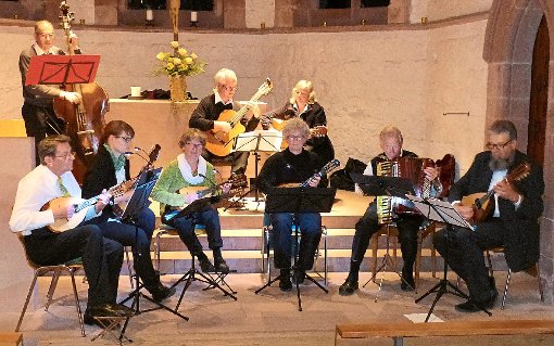 Das Mandolinenorchester Wildbad erfreute mit einer gelungenen Abendmusik in der Englischen Kirche zahlreiche Freunde der Zupfmusik. Foto: Bechtle Foto: Schwarzwälder-Bote