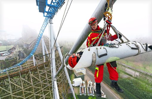 Die Höhenretter probten mit verschiedensten Rettungsübungen den Ernstfall. Foto: Europa-Park