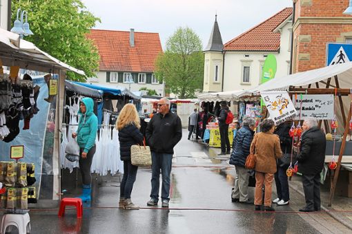 Die Besucher kamen eher am Nachmittag zum  Frühjahrsmarkt in Ergenzingen. Foto: Ranft Foto: Schwarzwälder Bote