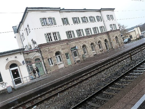 Am Bahnhof in Horb ist ein 37-Jähriger niedergestochen worden.  Foto: Geideck