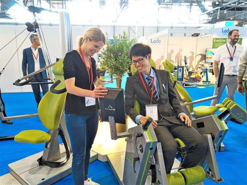 Die Firma HUR stellte Physiotherapeuten neue Trainingsgeräte auf der Messe in Genf vor. Foto: HUR Foto: Schwarzwälder Bote
