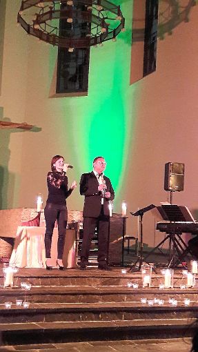 Bettina Ankermann und Oscar Javelot bei ihrem Auftritt in St. Cyriak.   Foto: Dold Foto: Schwarzwälder-Bote