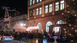 An den beiden Donnerstagen vor dem Kuchenmarkt veranstaltete der Gewerbeverein vor dem Rathaus den „Adventszauber“. Foto: Gewerbeverein