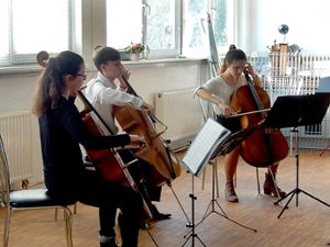 Junge Cellisten zeigten bei einem Konzert im Sulzberg Forum ihr Können.  Foto: Bidermann-Hoppart Foto: Schwarzwälder Bote
