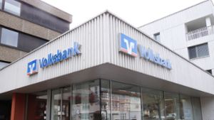 Die Volksbank in Alpirsbach wurde das Ziel von Verbrechern. Foto: Beyer