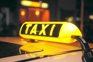Ein 23-Jähriger hat am Wochenende in einem Taxi randaliert. Foto: Archiv