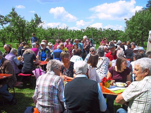 Der Obst- und Gartenbauvereins Isingen verwöhnt  die zahlreichen Gäste  jedes Jahr mit leckerem Essen. Foto: May Foto: Schwarzwälder Bote