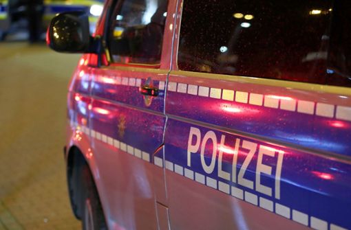 Die Polizei wurde erst durch ein Video auf  die Tat vom  vergangenen Sonntagabend aufmerksam. (Symbolfoto) Foto: IMAGO/Maximilian Koch/IMAGO/Maximilian Koch