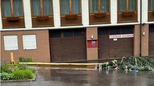 Maibaum umgesägt: Feuerwehrausfahrt in Huzenbach versperrt
